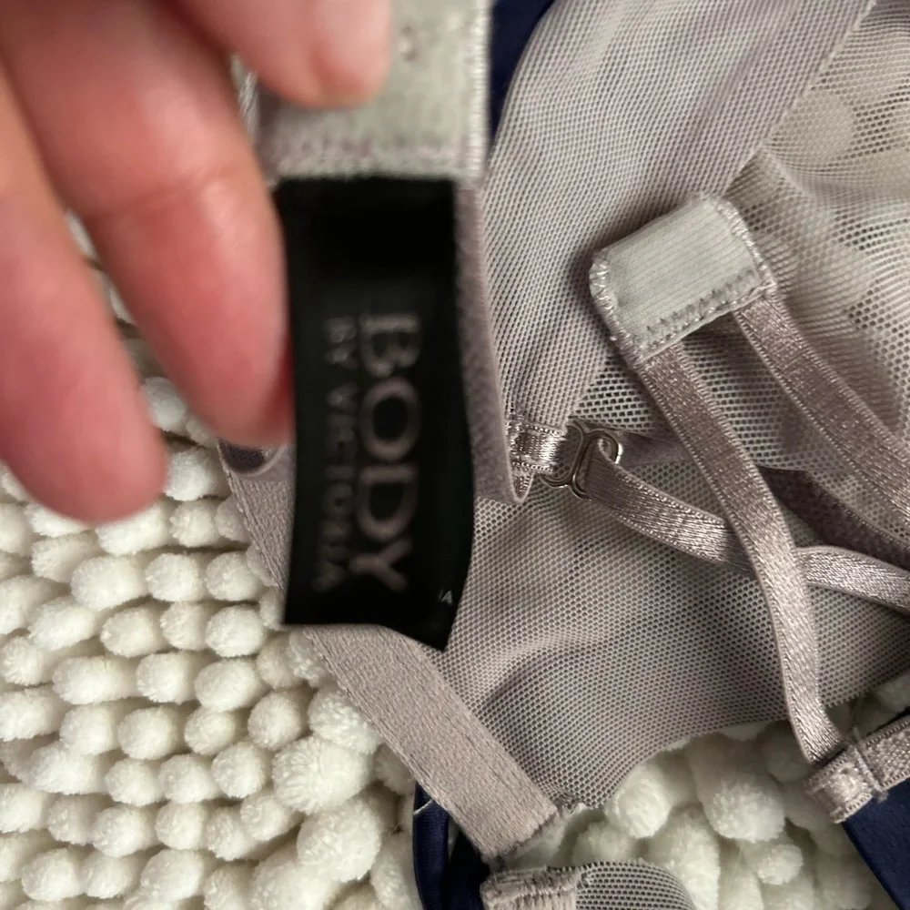 Victoria's Secret Gray and Navy Bra - Picture 7 of 8